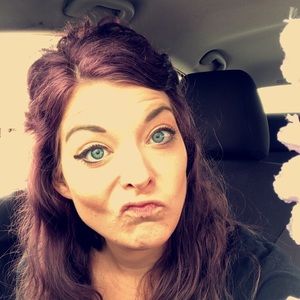 Meet your Posher, Desiree